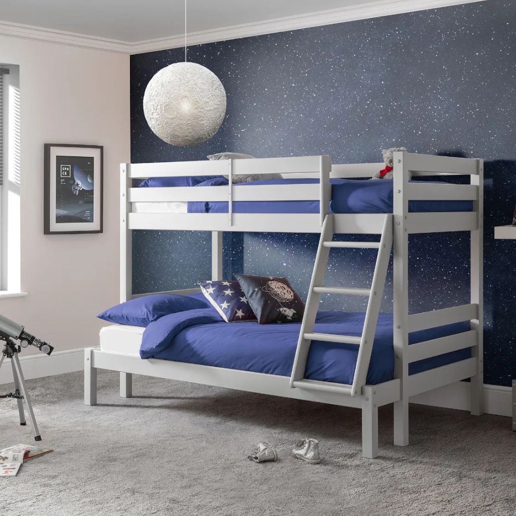 Merlin Grey Triple Sleeper Room