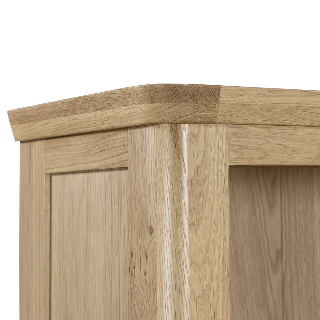 gorgeous curved edges give the Treviso a modern feel