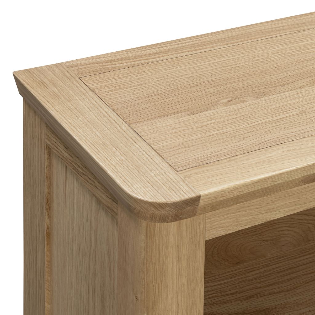 detail shot of the curved edges and beautiful natural grain.